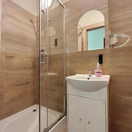 Hostel Dv Morski - Z Prywatnymi Lazienkami *