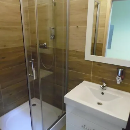 Dv Morski - Z Prywatnymi łazienkami Hostel